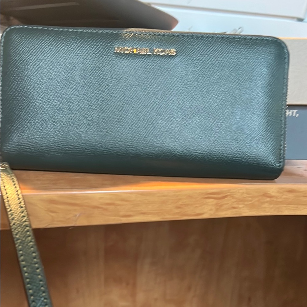 Michael Kors NWOT Lg Green Saffiano Leather Wristlet Wallet